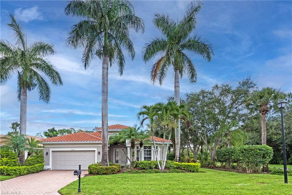4732 Cerromar DR NAPLES, FL 34112