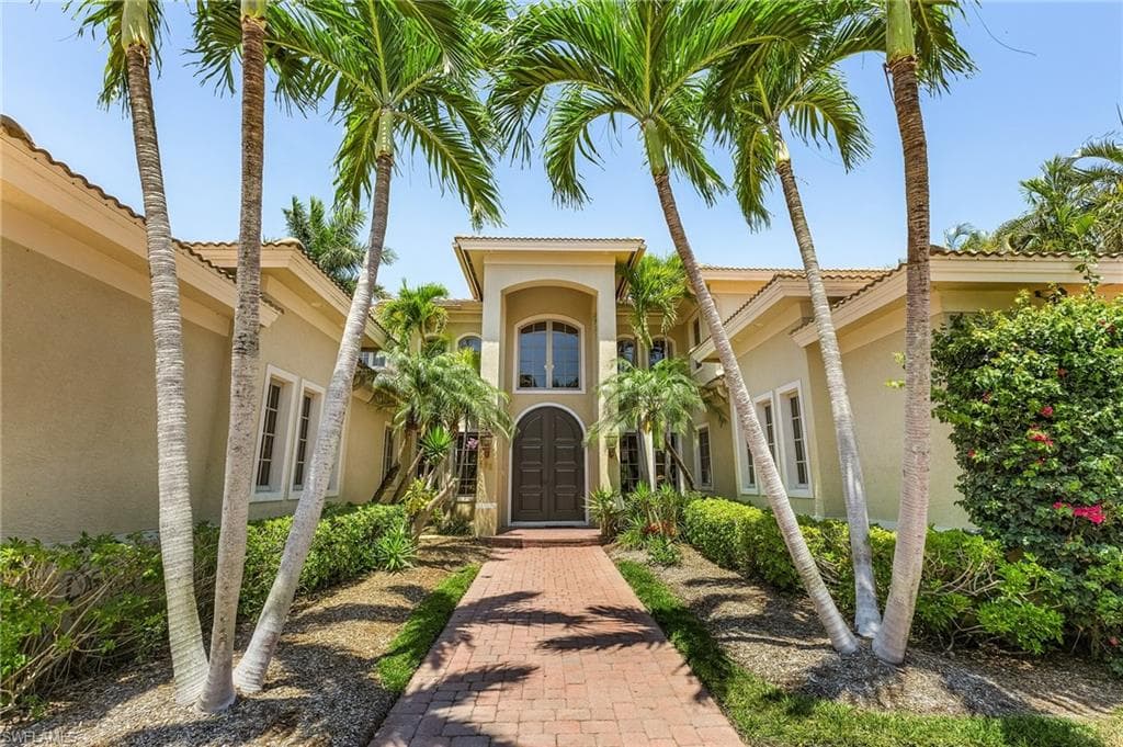 401 Hawser LN NAPLES, FL 34102