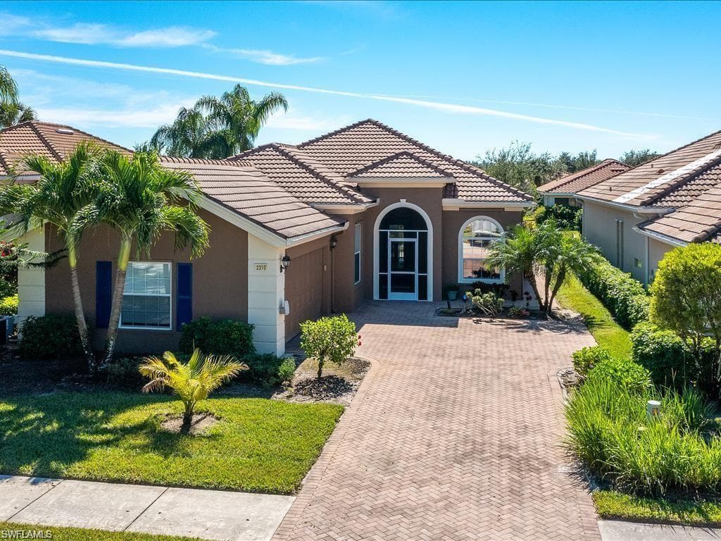 2310 Heydon CIR W NAPLES, FL 34120