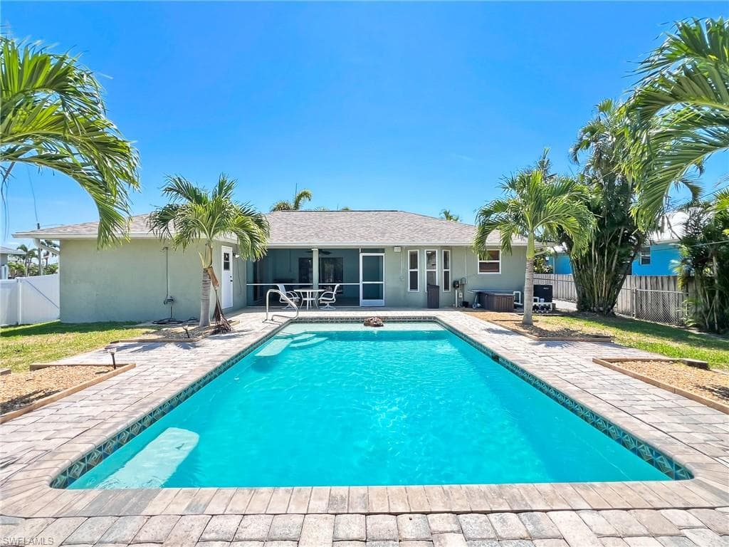 808 SW 14th PL CAPE CORAL, FL 33991