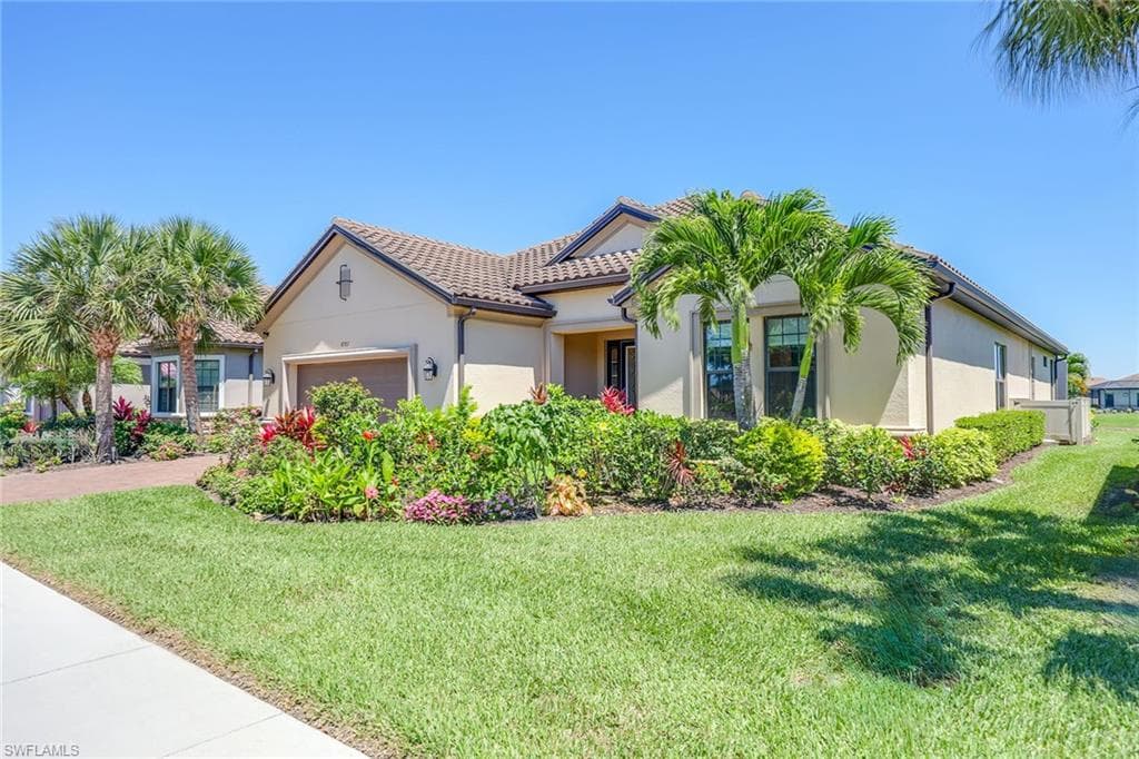 8382 Viale CIR NAPLES, FL 34114