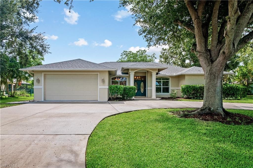 200 Fairway CIR NAPLES, FL 34110