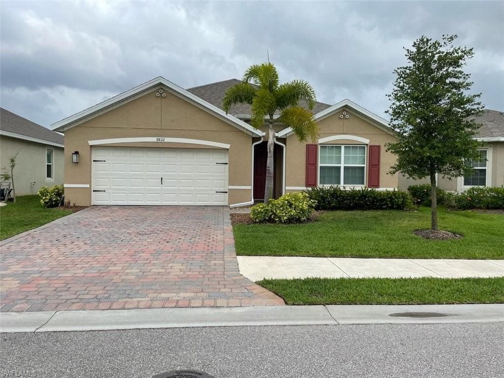 8832 Cascade Price CIR NORTH FORT MYERS, FL 33917