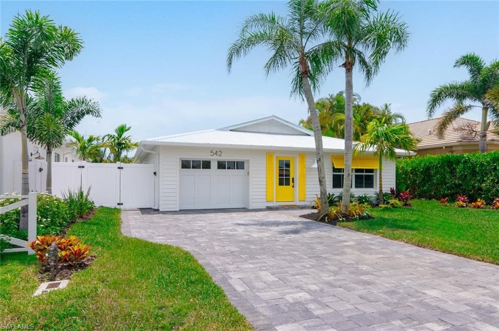 542 104th AVE N NAPLES, FL 34108