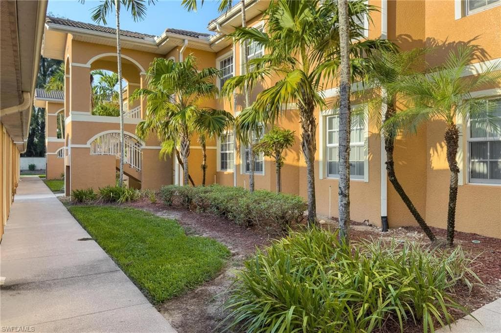 1089 Winding Pines CIR 105 CAPE CORAL, FL 33909