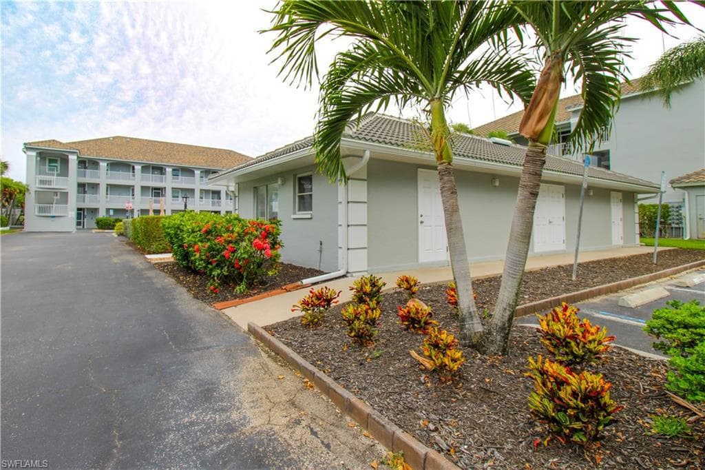 519 Roma CT 3-208 NAPLES, FL 34110