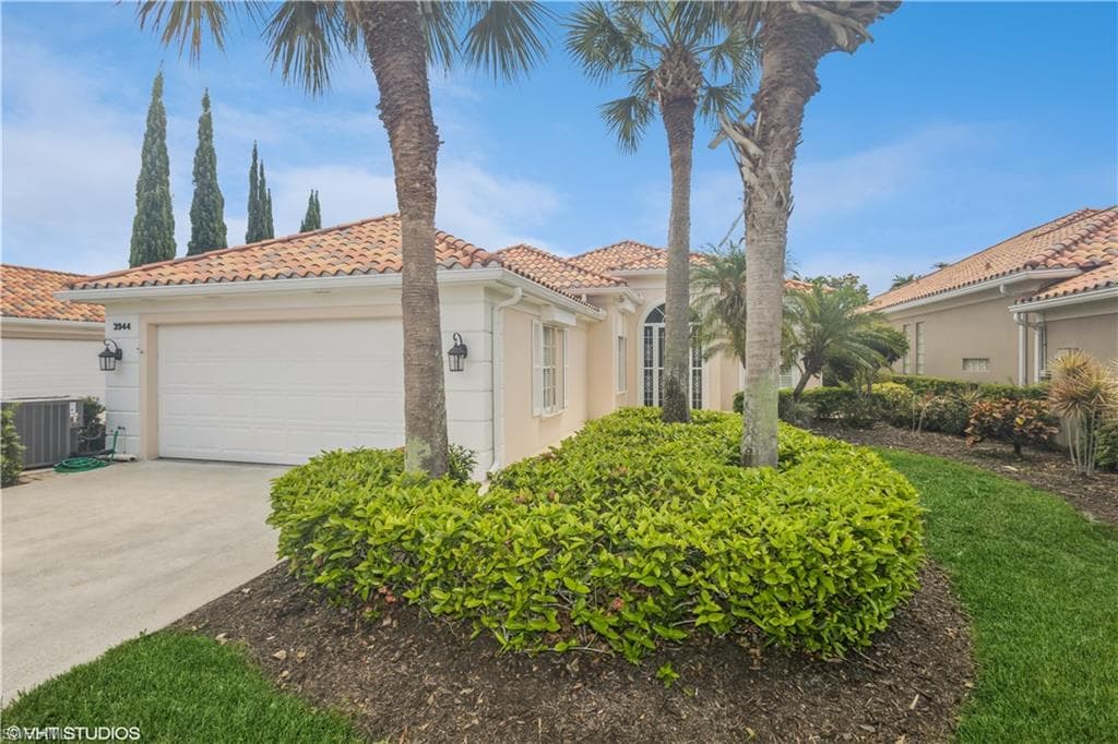 3944 Isla Ciudad CT NAPLES, FL 34109