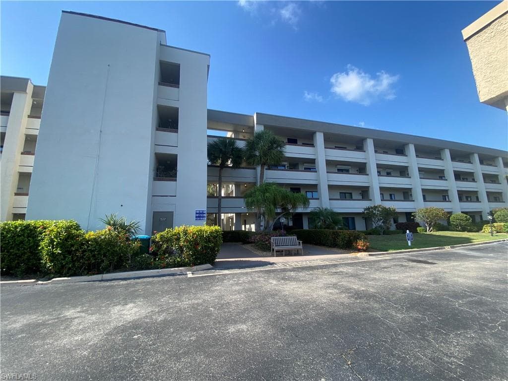 7402 Lake Breeze DR 314 FORT MYERS, FL 33907