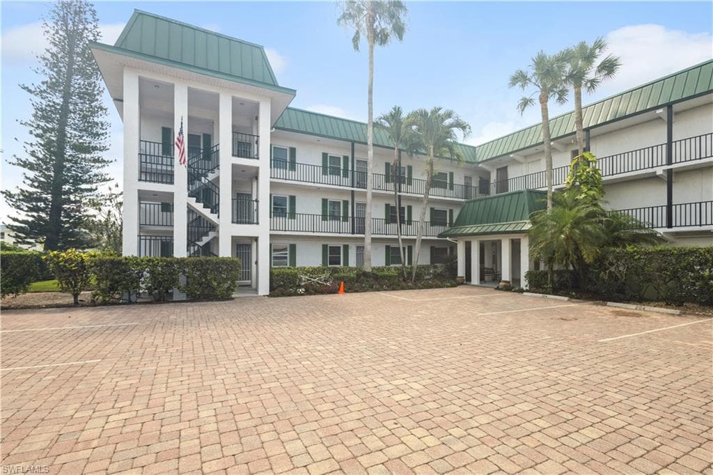 3030 Binnacle DR 204 NAPLES, FL 34103