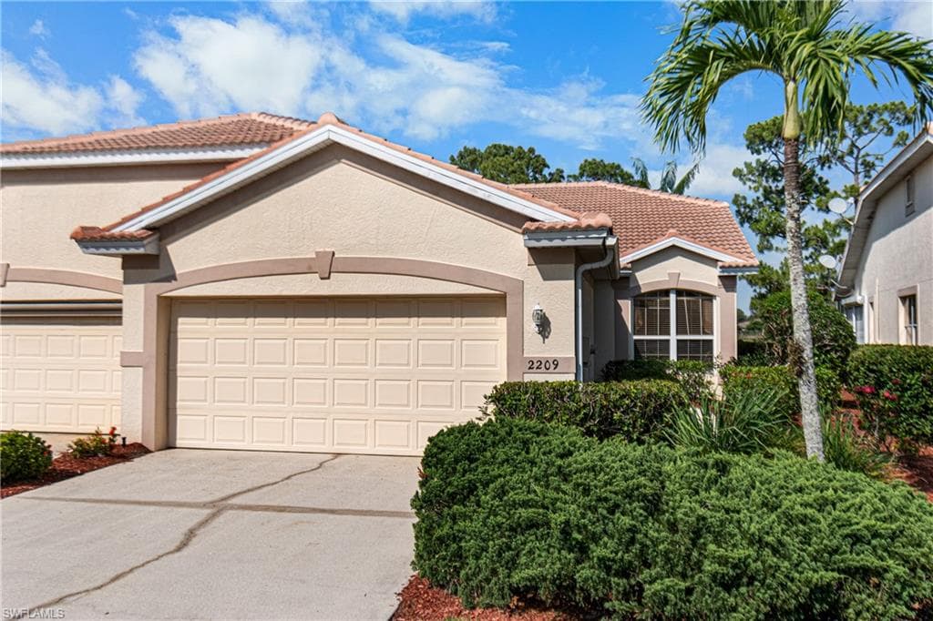 2209 Carnaby CT LEHIGH ACRES, FL 33973