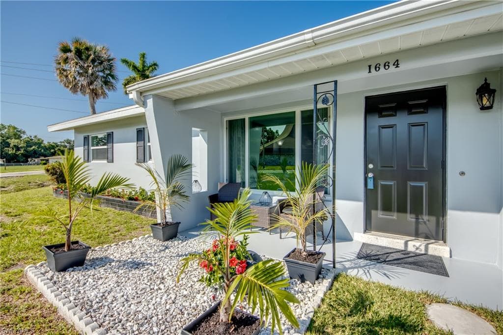 1664 Carter PL FORT MYERS, FL 33901