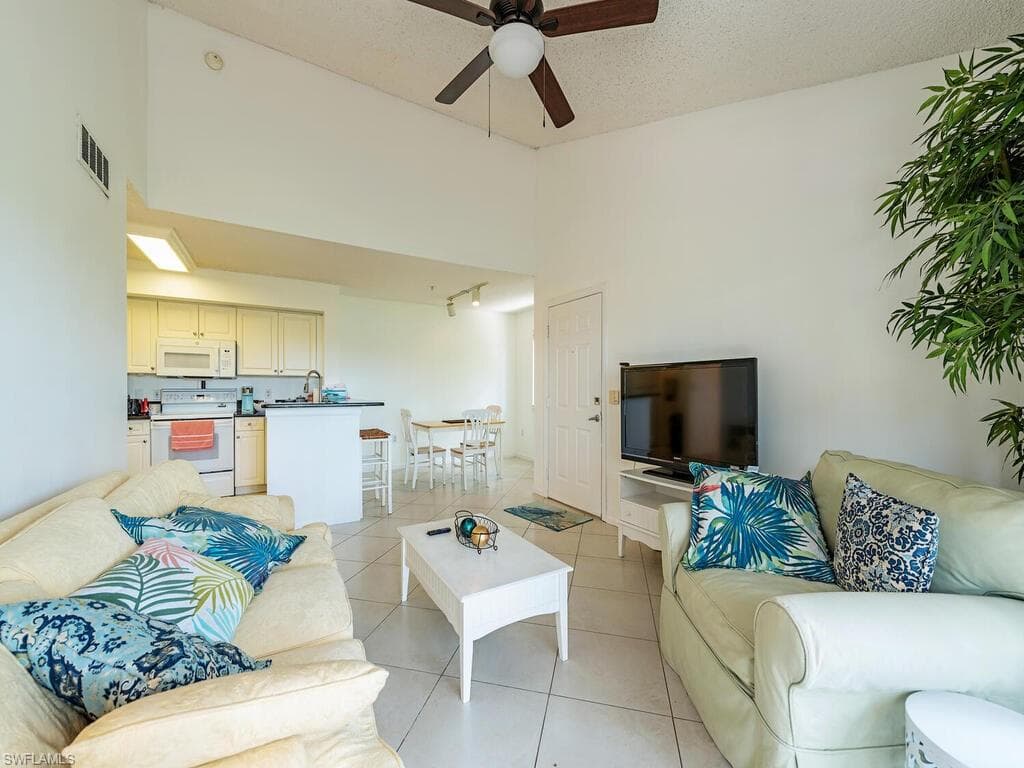 1150 Wildwood Lakes BLVD 8-202 NAPLES, FL 34104