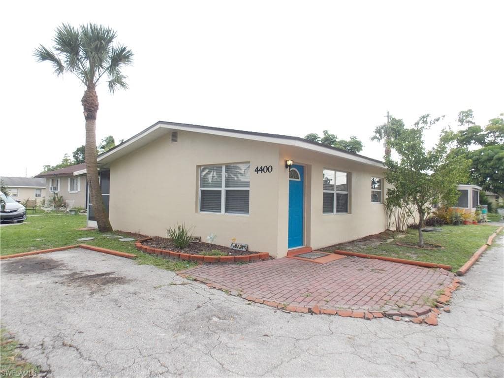 4400 Gulfstream DR NAPLES, FL 34112