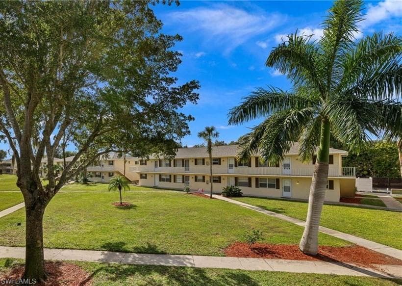 3325 Airport RD L7 NAPLES, FL 34105