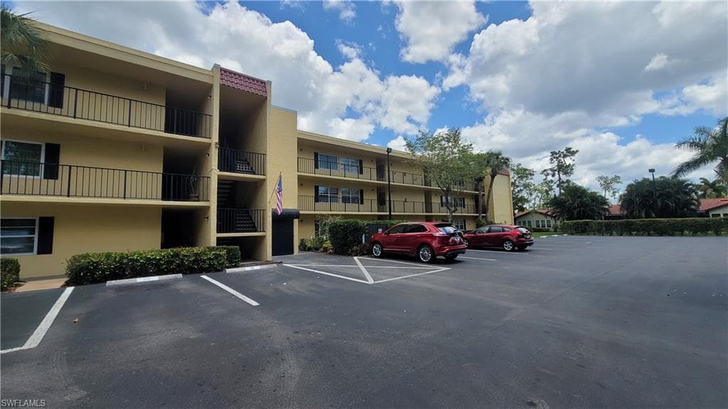 1083 Forest Lakes DR 6107 NAPLES, FL 34105