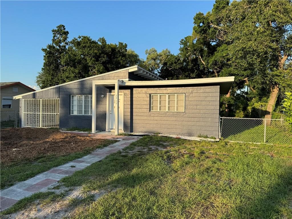2915 Grand AVE FORT MYERS, FL 33901