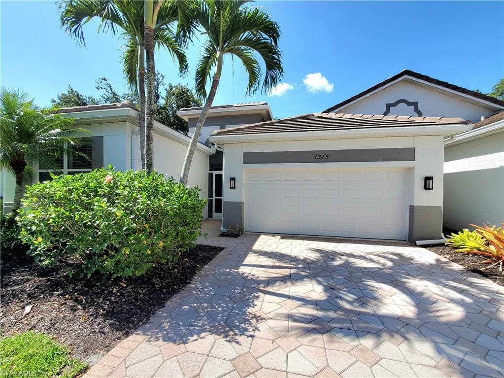 1315 Barnstable CT NAPLES, FL 34104