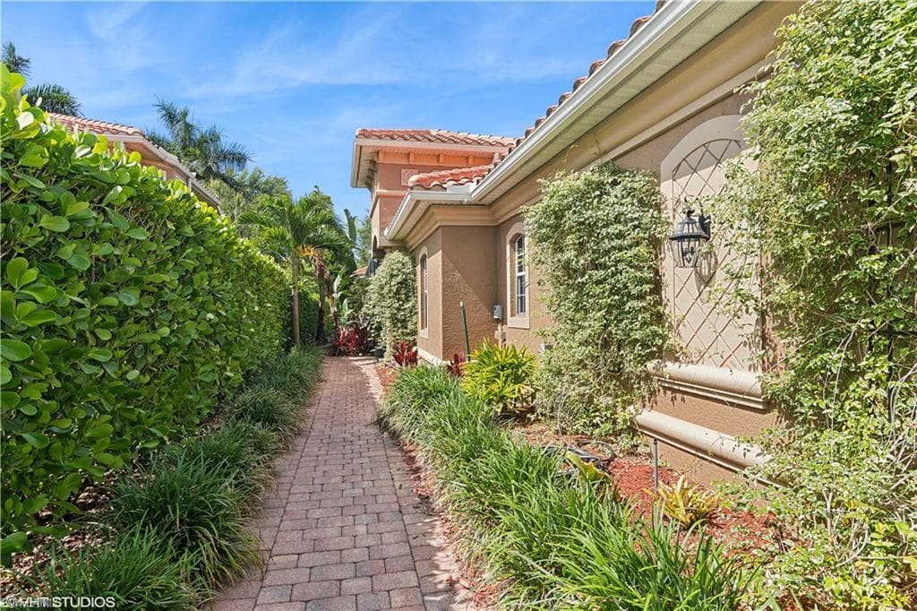 8538 Chase Preserve DR NAPLES, FL 34113