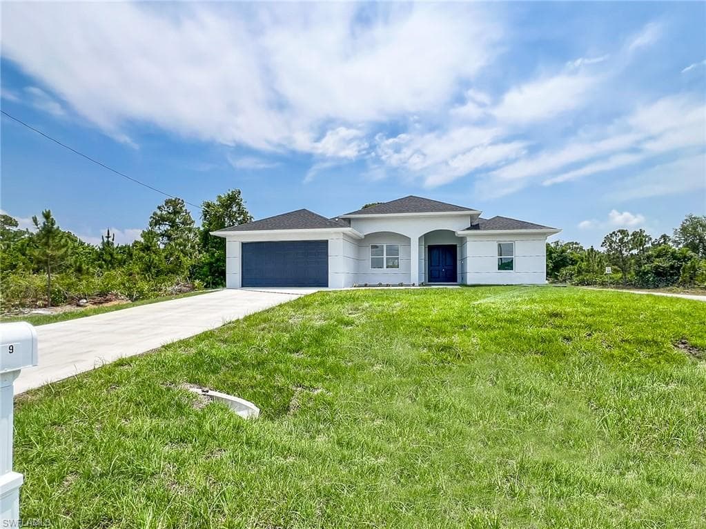 2919 11th ST W LEHIGH ACRES, FL 33971