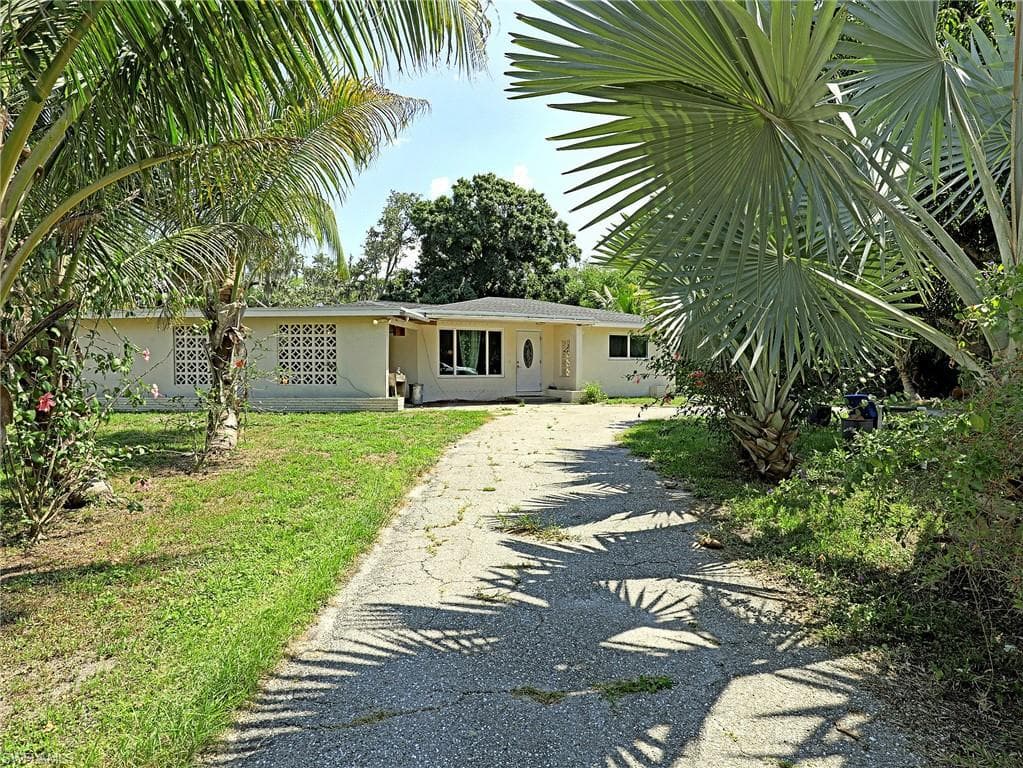69 W Mariana AVE NORTH FORT MYERS, FL 33903