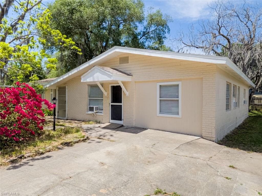 3488 ROBERTS ST MIMS, FL 32754