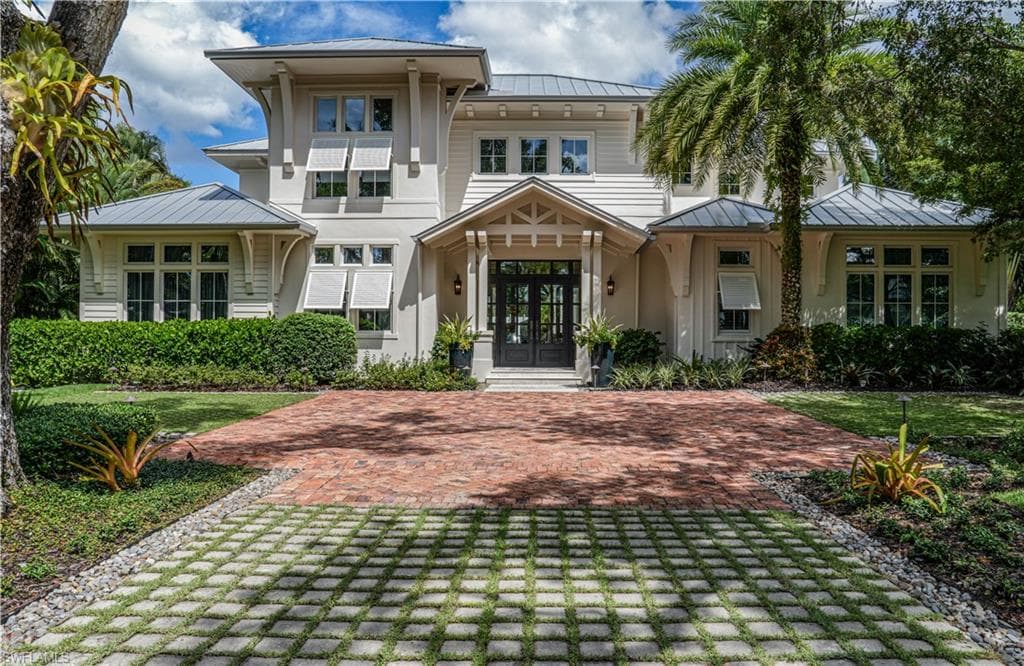 271 1st AVE N NAPLES, FL 34102