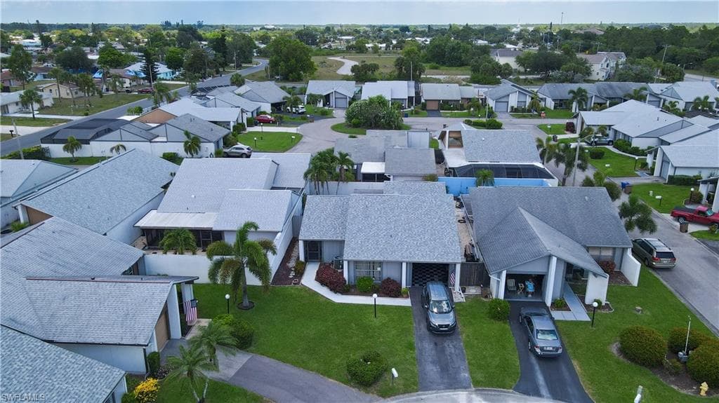 9717 Maplecrest CIR LEHIGH ACRES, FL 33936