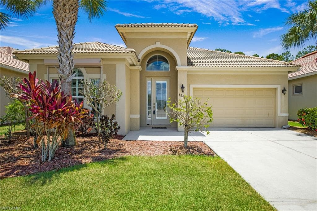 8202 Valiant DR NAPLES, FL 34104