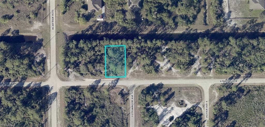 915 Sterling ST E LEHIGH ACRES, FL 33974
