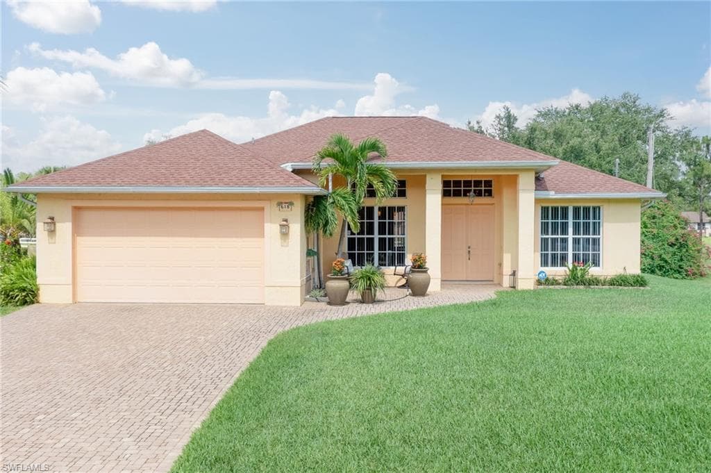 618 Columbus AVE LEHIGH ACRES, FL 33972