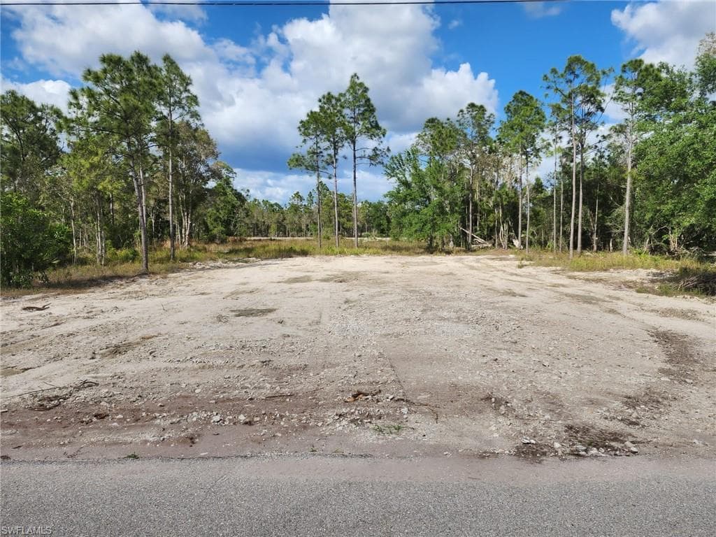 425 La Perouse ST W LEHIGH ACRES, FL 33974