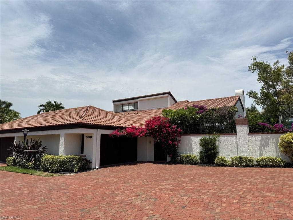 594 Bay Villas LN 82 NAPLES, FL 34108