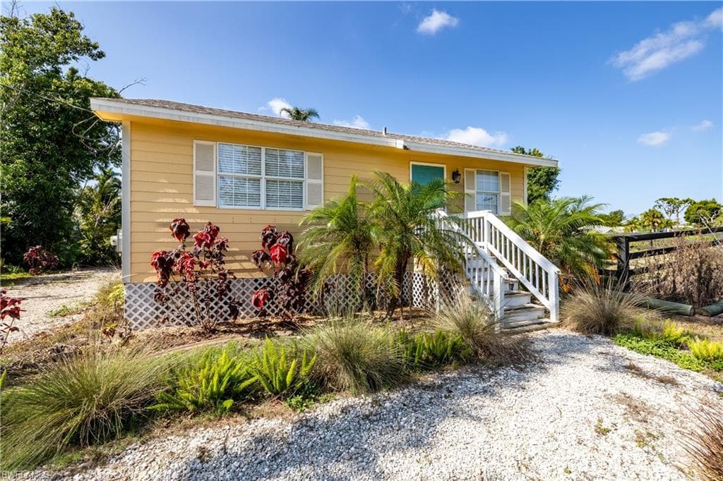 5773 Esther DR BOKEELIA, FL 33922