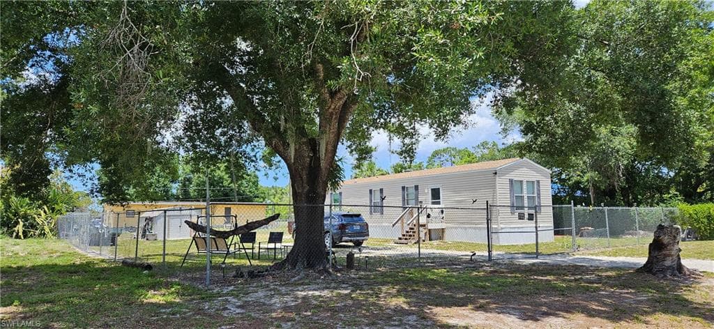 8406 McDaniel DR NORTH FORT MYERS, FL 33917