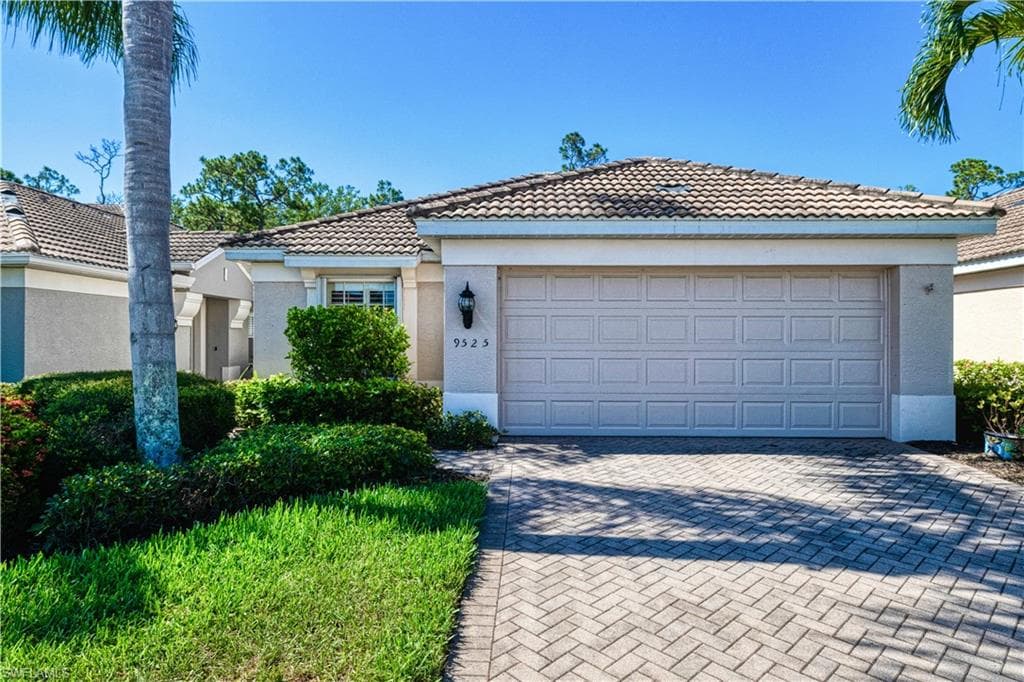 9525 Hemingway LN FORT MYERS, FL 33913