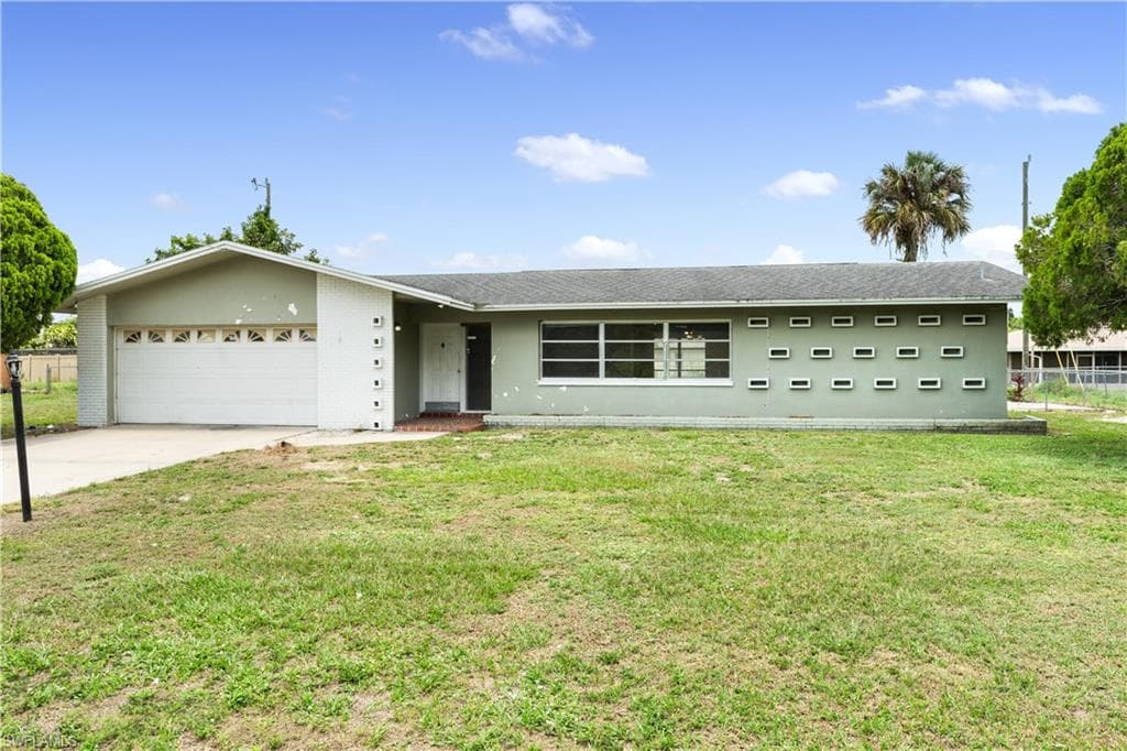 109 Highland AVE LEHIGH ACRES, FL 33936