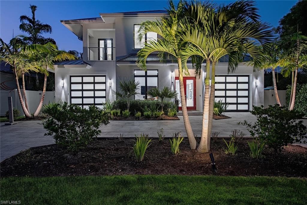 739 5th AVE N NAPLES, FL 34102