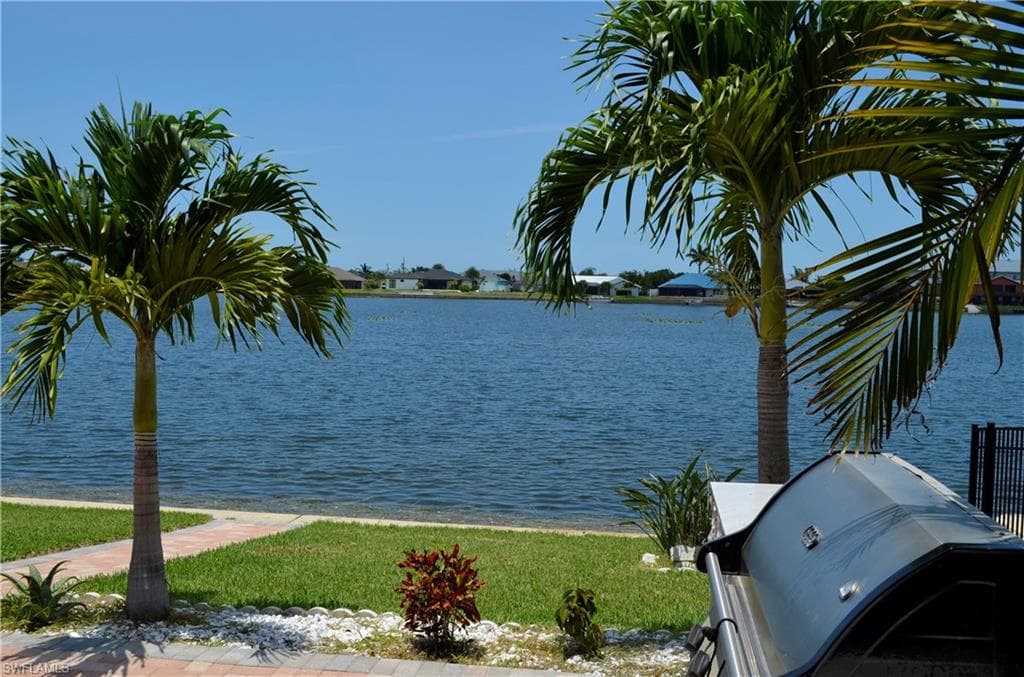 1702 Emerald Cove DR CAPE CORAL, FL 33991