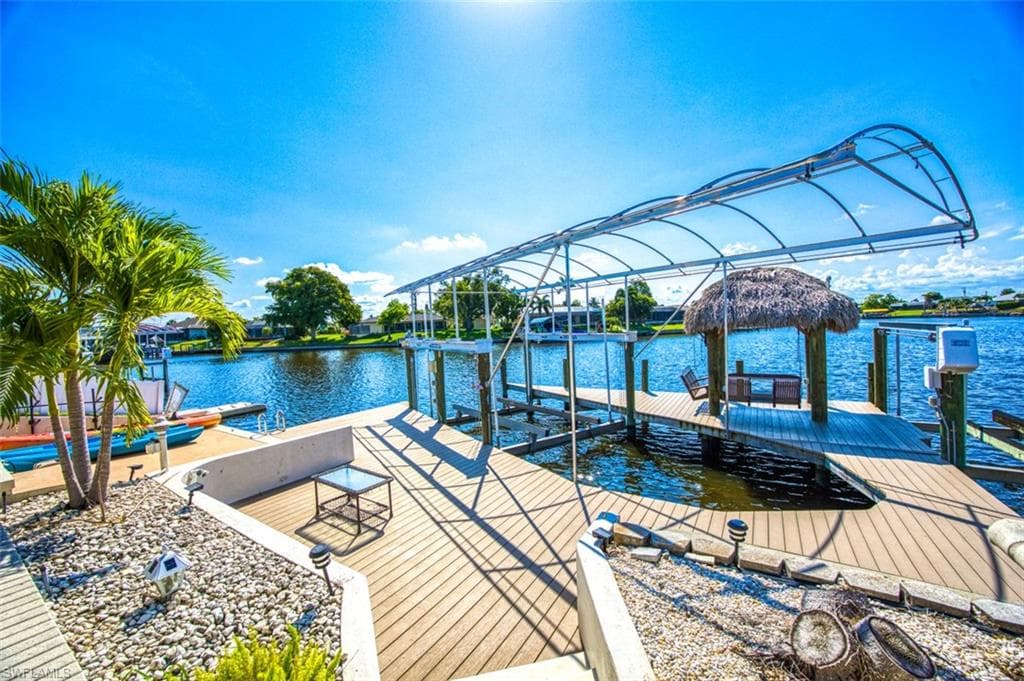 2715 E Archer PKWY CAPE CORAL, FL 33904