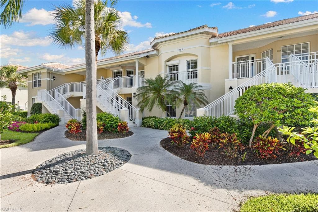 2385 Harmony LN 202 NAPLES, FL 34109