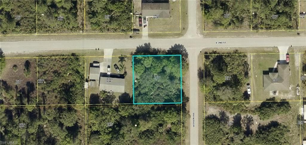 2806 E 2nd ST LEHIGH ACRES, FL 33936