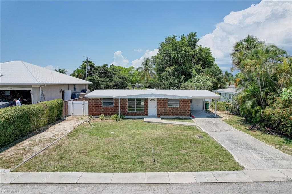 1897 Harbor LN NAPLES, FL 34104