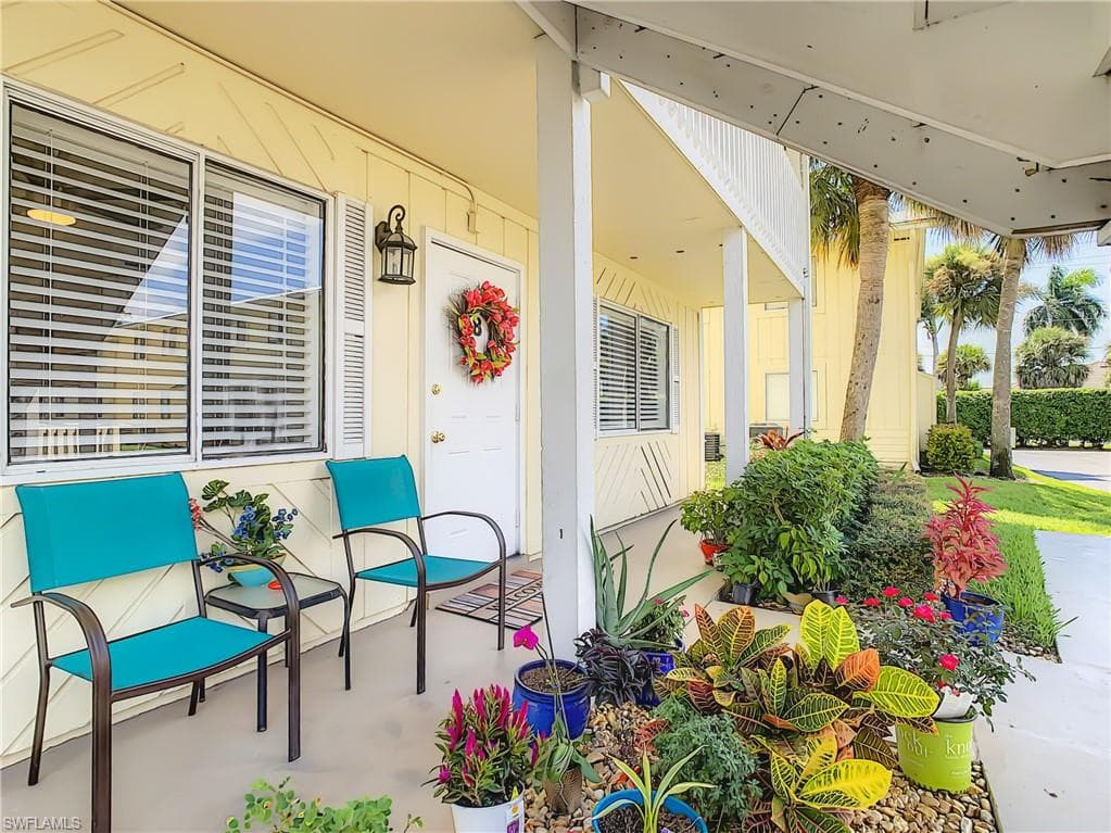 4625 Bayshore DR D8 NAPLES, FL 34112