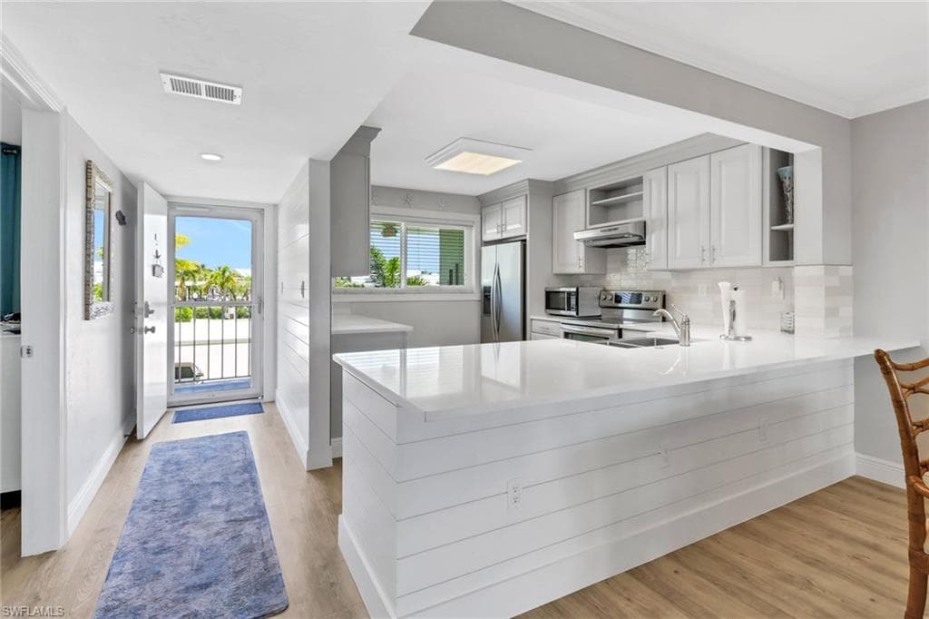 305 Goodlette DR C302 NAPLES, FL 34102