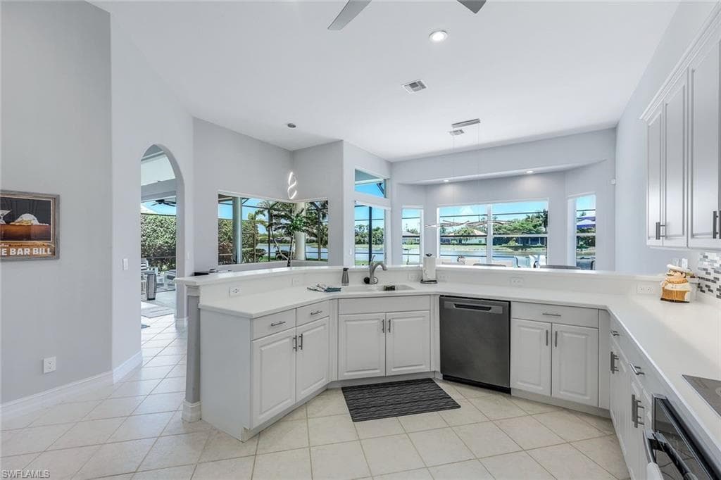 2060 Imperial CIR NAPLES, FL 34110