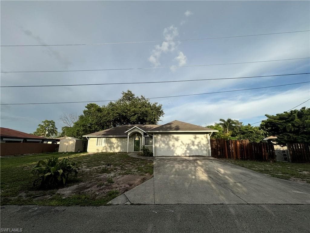 27171 Pine AVE BONITA SPRINGS, FL 34135