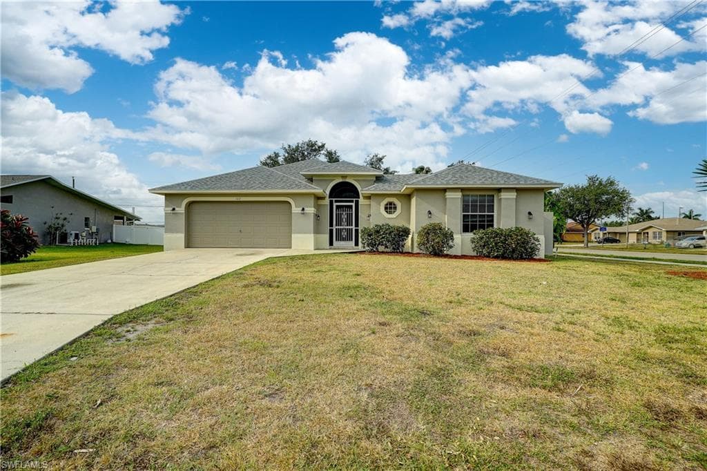 102 39th TER CAPE CORAL, FL 33904
