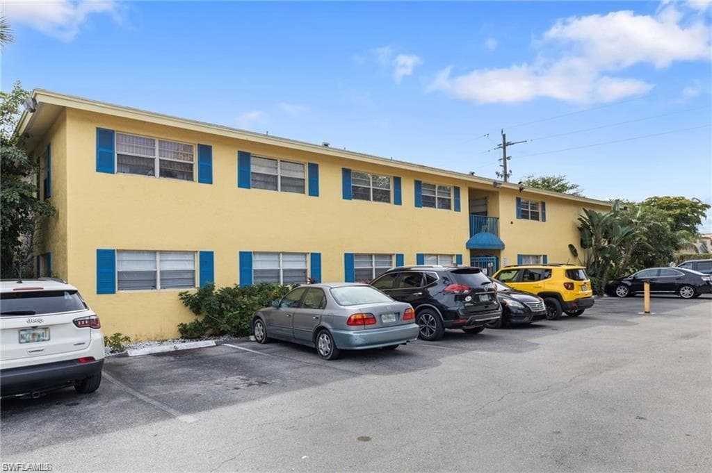 4290 Gulfstream DR 13 NAPLES, FL 34112