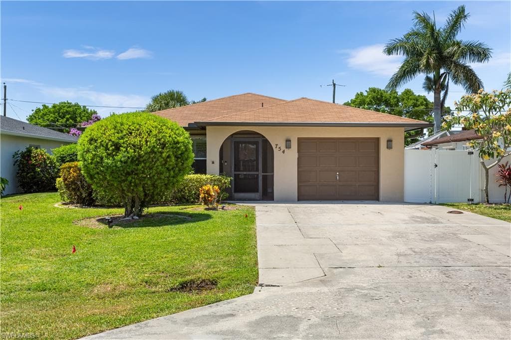 754 98th AVE N NAPLES, FL 34108