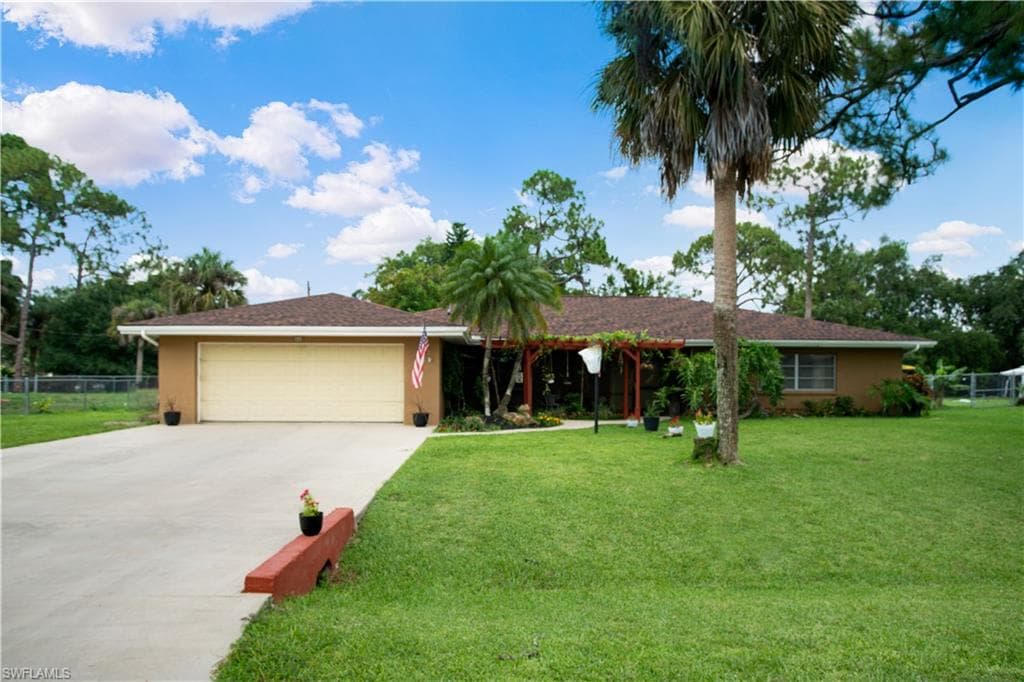 116 GREENWOOD AVE LEHIGH ACRES, FL 33936